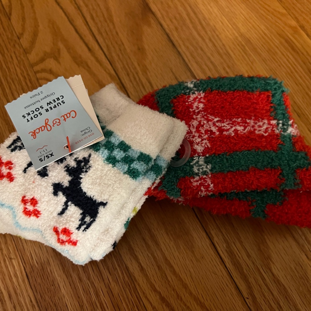 2 pair of fuzzy socks holiday